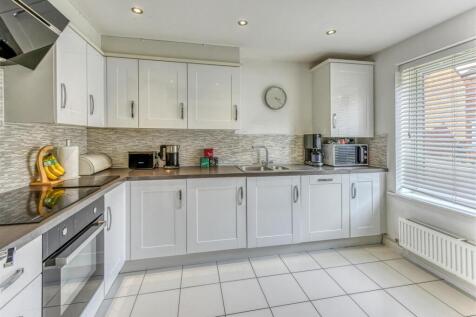 7 Taper Close-Kitchen.jpg
