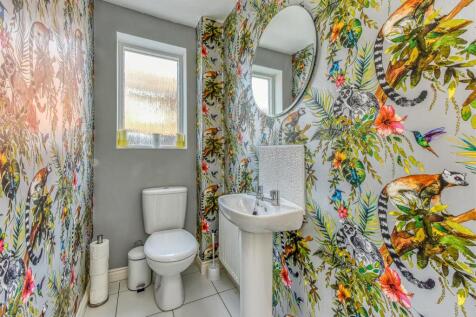 7 Taper Close-Cloakroom.jpg