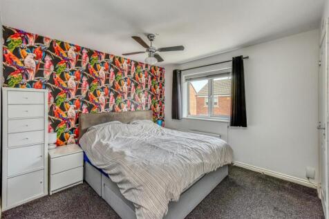 7 Taper Close-Bedroom 1.jpg
