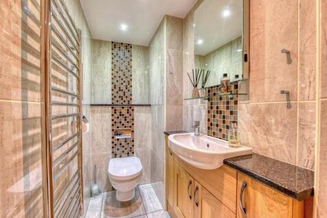 67 Sandringham Road-Cloakroom.jpg