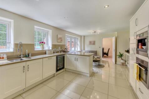 4 Great Hall Grove-kitchen3.jpg