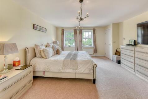 4 Great Hall Grove-bed1b.jpg
