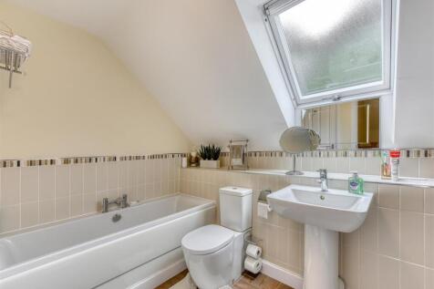 4 Great Hall Grove-bathroom2a.jpg