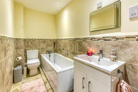 3 The Gables-bath2.jpg