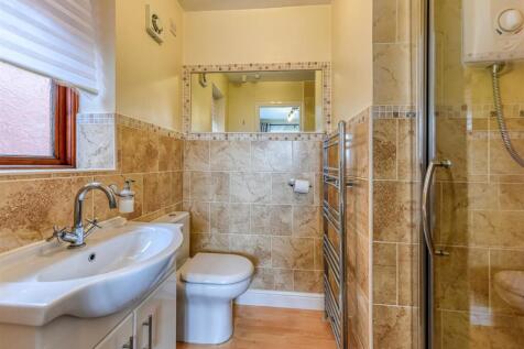2 Sytch Lane-En Suite.jpg