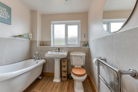 2 Sytch Lane-Bathrooom.jpg