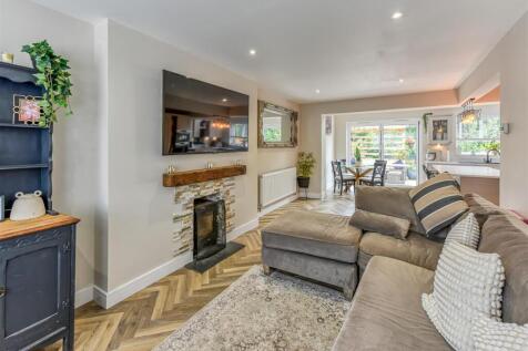 14 Sandringham Road-Kitchen Family Room (4).jpg