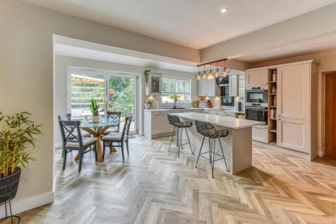 14 Sandringham Road-Kitchen Family Room (3).jpg