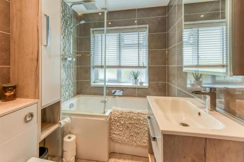 14 Sandringham Road-Bathroom.jpg