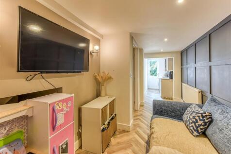 14 Sandringham Road-Playroom (3).jpg