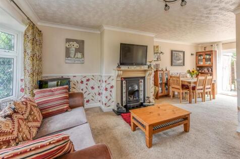 20 Wombourne Road-Living Room (3).jpg