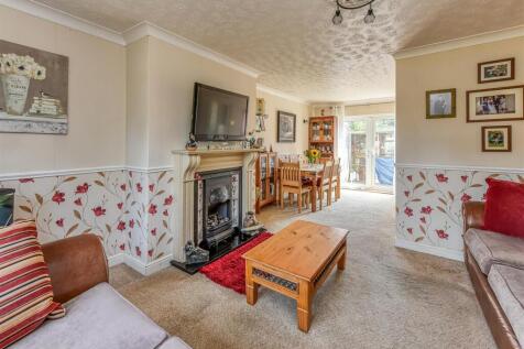 20 Wombourne Road-Living Room (2).jpg