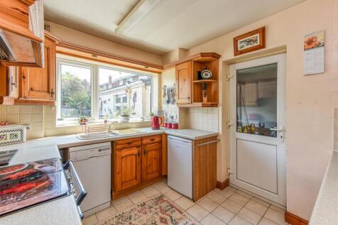 20 Wombourne Road-Kitchen (2).jpg