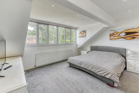 Stonegarth-Bedroom 1 (2).jpg