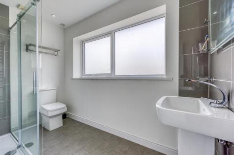 Stonegarth-En Suite (2).jpg