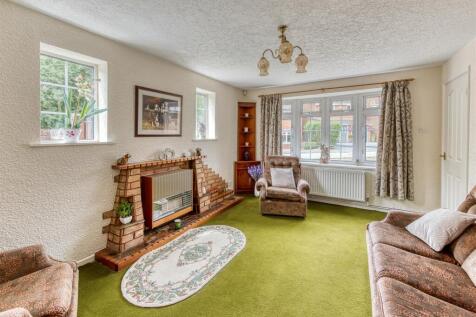 5 Churchward Grove-Living Room (2).jpg