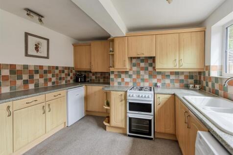 5 Churchward Grove-Kitchen (2).jpg