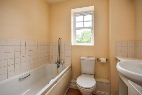 37 Pennant Court-Bathroom.jpg