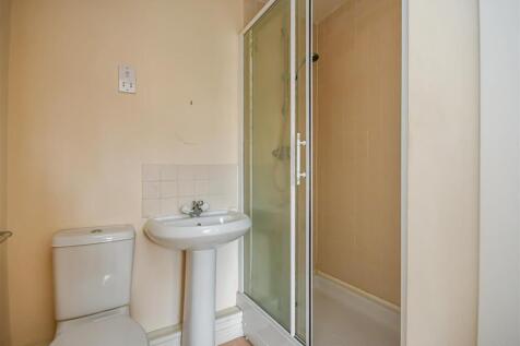 37 Pennant Court-En Suite.jpg