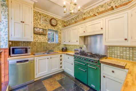 31 The Avenue-Kitchen.jpg