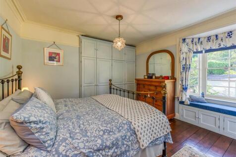 31 The Avenue-Bedroom 1.jpg