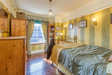 31 The Avenue-Bedroom 2.jpg