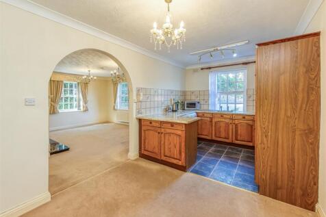 8 Mansion Court-Kitchen (2).jpg