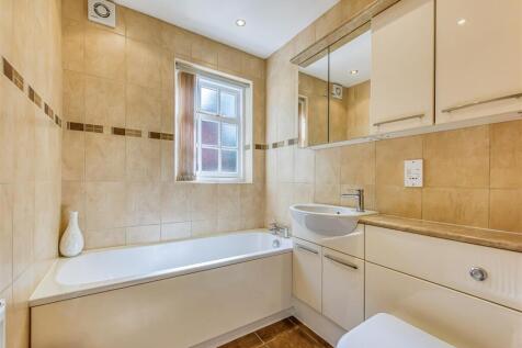 8 Mansion Court-Bathroom (2).jpg