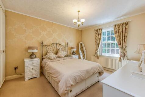 8 Mansion Court-Bedroom 1.jpg