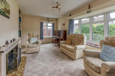 21 Langley Gardens-Living Room (2).jpg