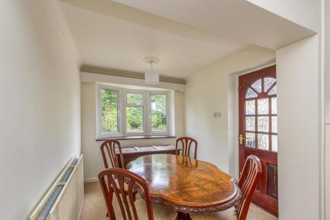 21 Langley Gardens-Dining Area (2).jpg