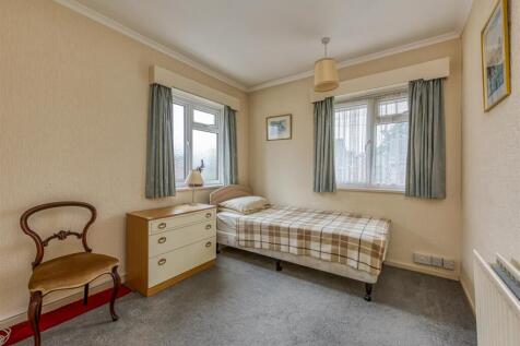 21 Langley Gardens-Bedroom 2.jpg