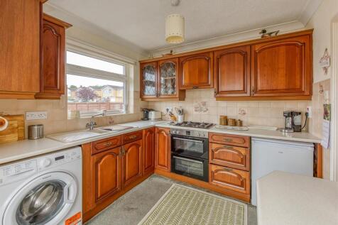 27 Bratch Park-Kitchen.jpg