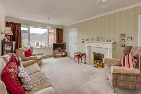27 Bratch Park-Living Room.jpg