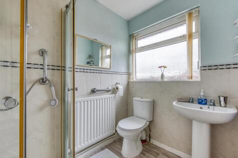 27 Bratch Park-Shower Room.jpg