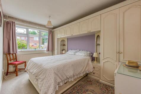 27 Bratch Park-Bedroom 1.jpg