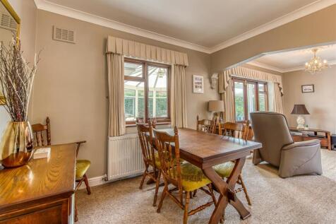 32 Billy Buns Lane-Dining Area.jpg