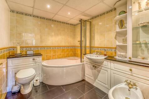 32 Billy Buns Lane-Bathroom.jpg