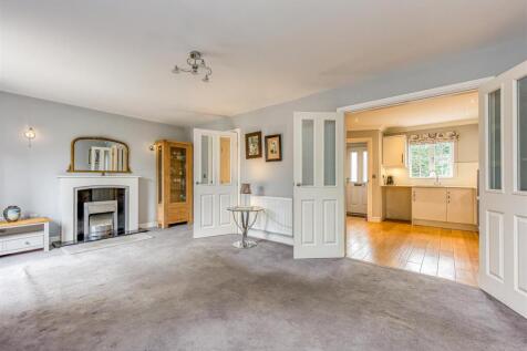 6 Stanham Close-Living Room.jpg