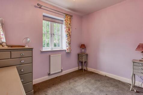 6 Stanham Close-Bedroom 3.jpg