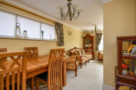 14 Holly Close-DIning Area.jpg