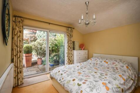14 Holly Close-Bedroom 1.jpg