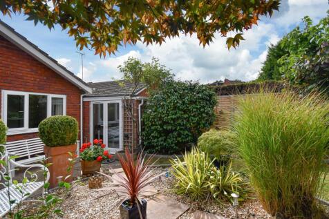 14 Holly Close-External (2).jpg