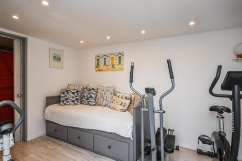 14 Holly Close-Leisure Room.jpg