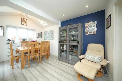 Dining Area1.JPG