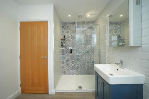 Bathroom.JPG