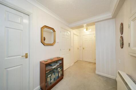 Entrance hall.jpg