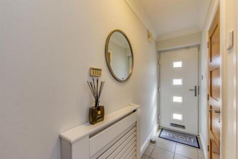 49 Penleigh Gardens-Hall.jpg