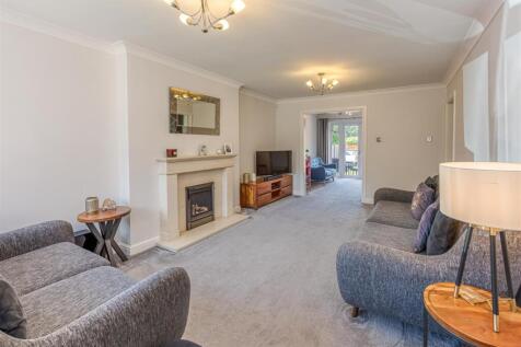 49 Penleigh Gardens-Living Room (2).jpg
