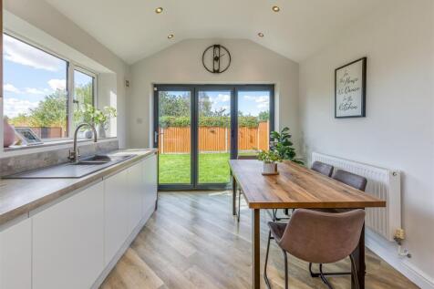 49 Penleigh Gardens-Kitchen DIning Room (2).jpg